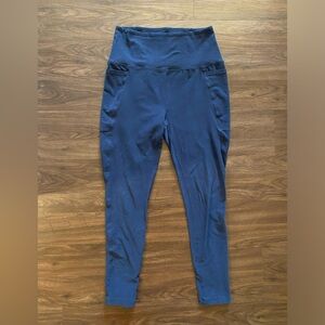 Beyond Yoga Women’s Capri Leggings Dark Blue Size Large